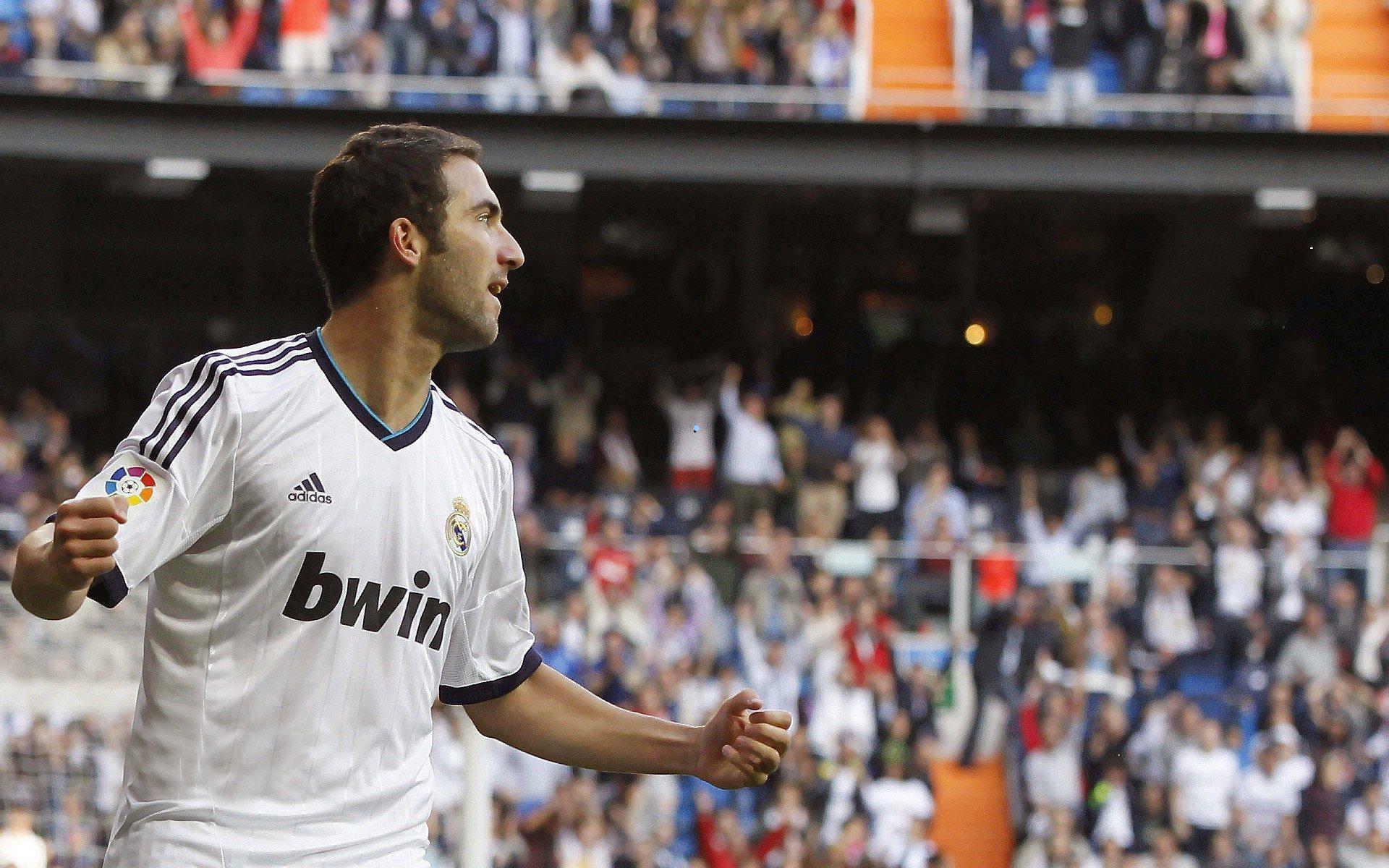 阿门全场搏杀45分钟轰下准三双 全能身手率队夺关键胜利